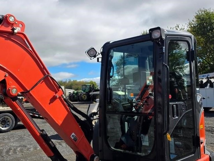 2025-kubota-kx033-4-image-13