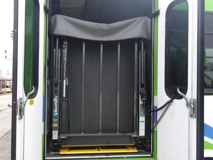 2016-ford-e450-image-15