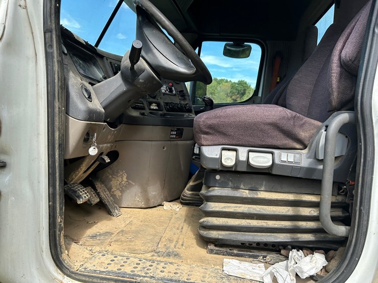 2016-freightliner-cascadia-125-image-74