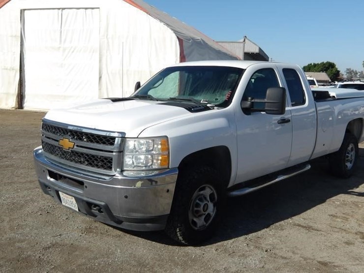 2013-chevrolet-silverado-2500-image-1