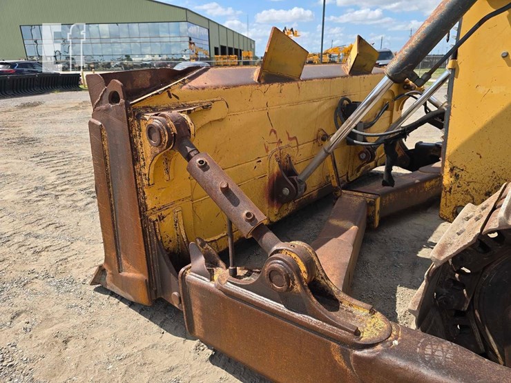 2008-deere-750j-image-12