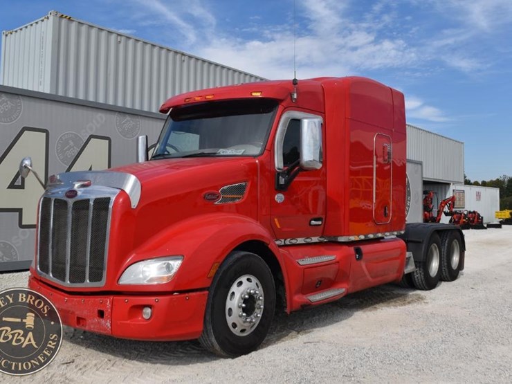 2014-peterbilt-579-image-3