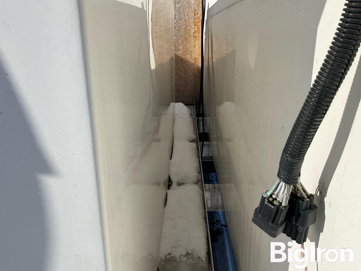 brand-fx-fiberglass-fertilizer/sprayer-truck-body-image-17