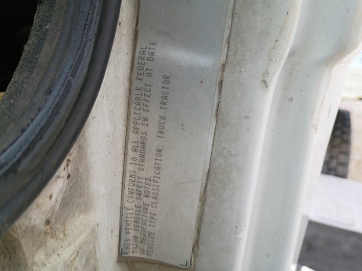 2003-freightliner-fl106-image-32