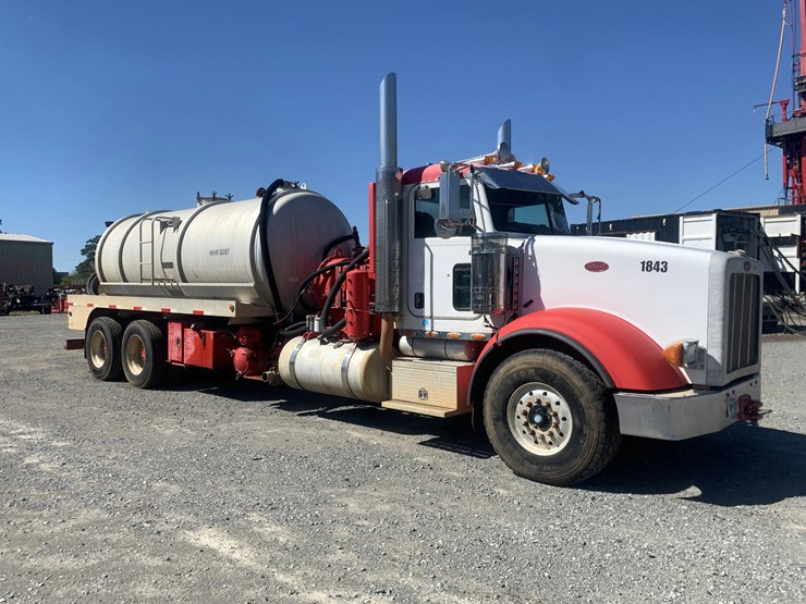 2009-peterbilt-367-image-2