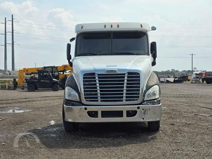2018-freightliner-cascadia-125-image-7
