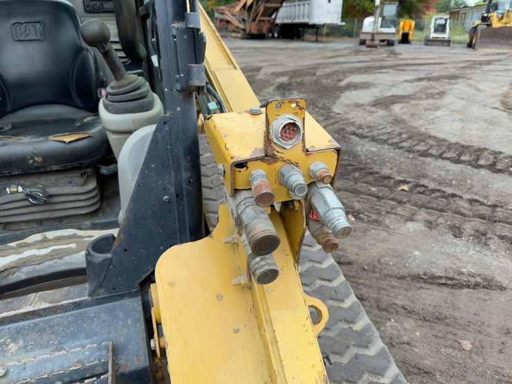 2009-caterpillar-279c-image-10