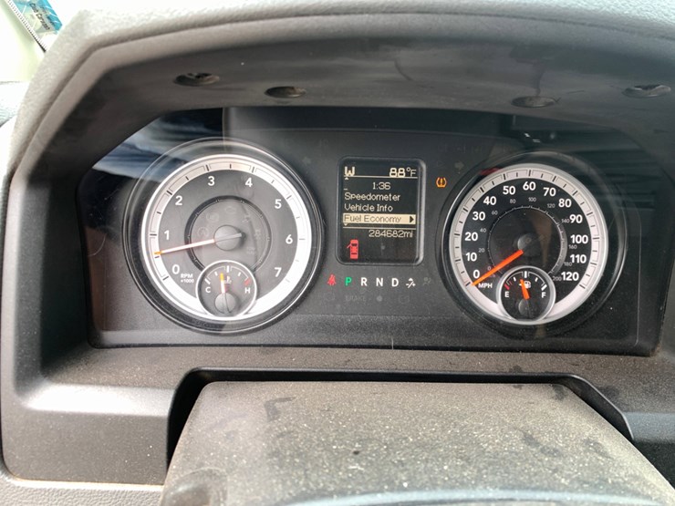 2015-dodge-ram-1500-image-8