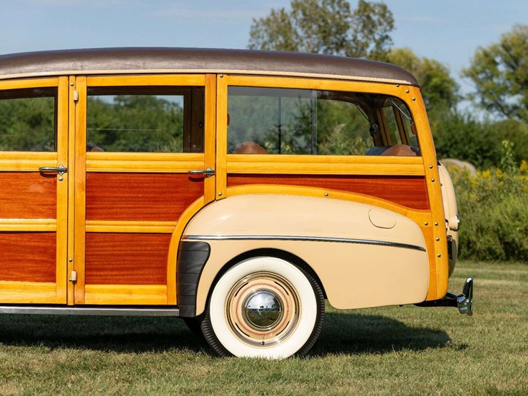 1947-ford-super-deluxe-woody-wagon-image-9