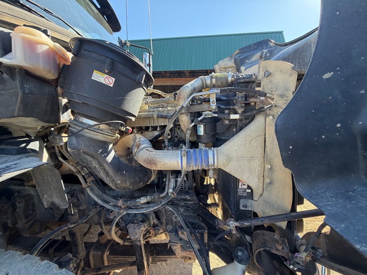 2016-freightliner-114sd-image-52
