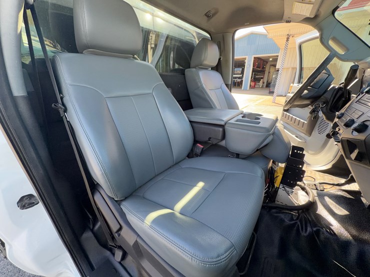 2014-ford-f550-image-15