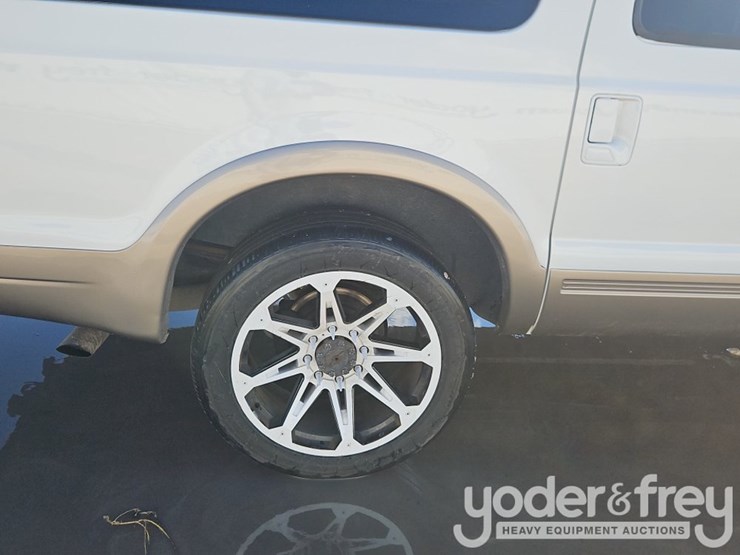 2001-ford-excursion-image-7
