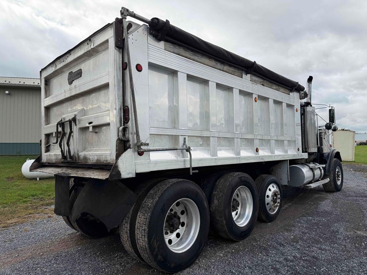 2006-freightliner-tri-axle-dump-image-12