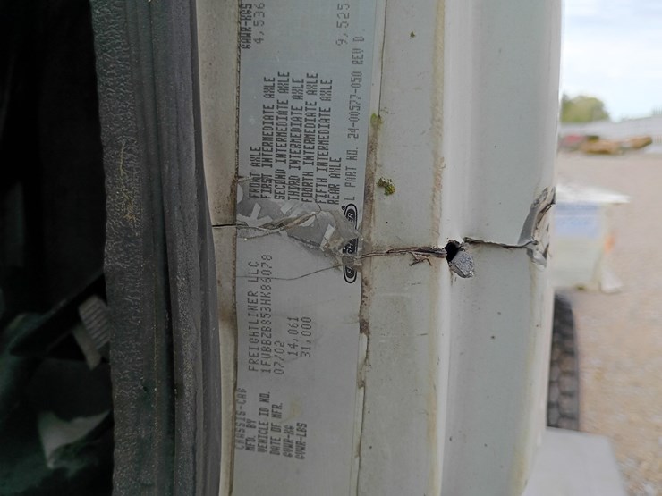 2003-freightliner-fl106-image-33