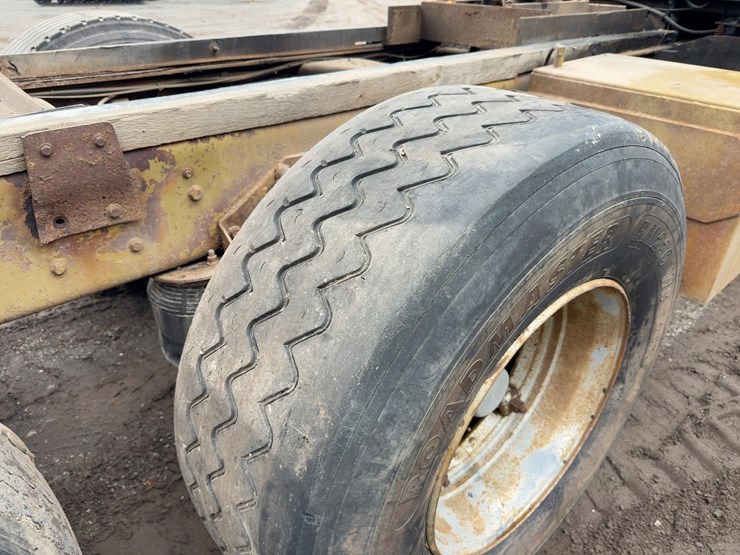 1990-ford-l9000-image-21