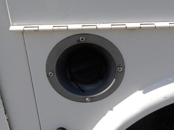 2013-chevrolet-silverado-2500-image-6