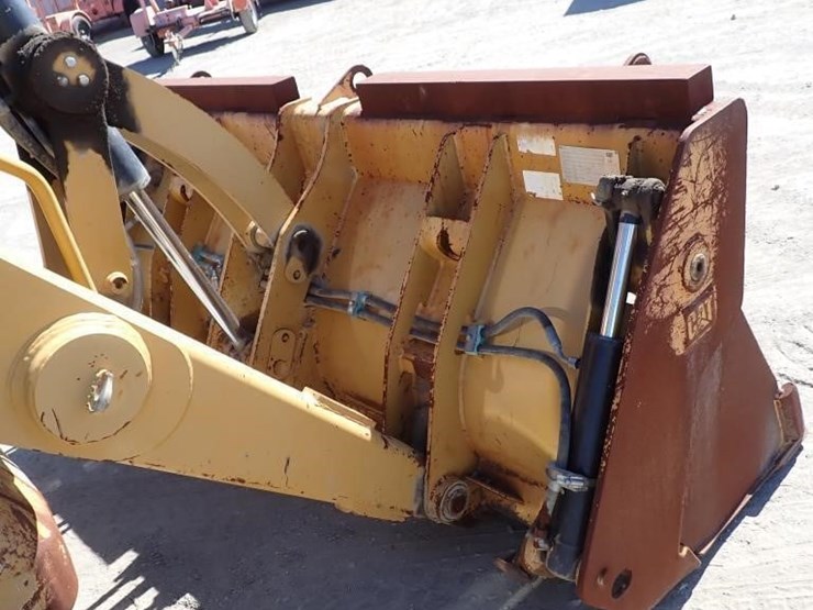 caterpillar-450e-image-9