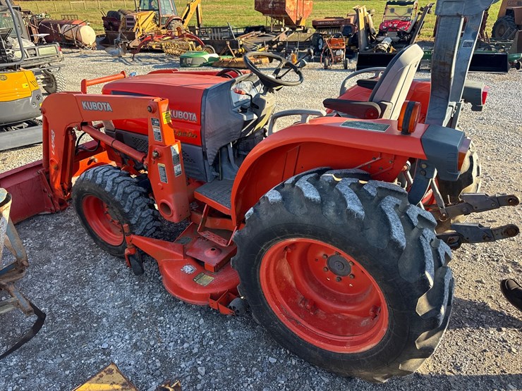 kubota-la723-image-1