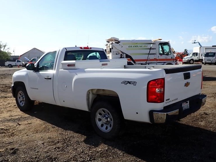 2011-chevrolet-silverado-1500-image-4