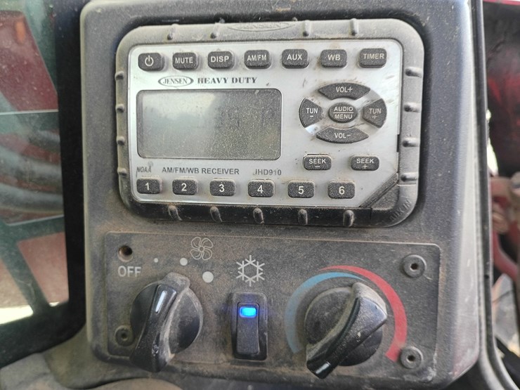 2017-takeuchi-tl12v2-image-30