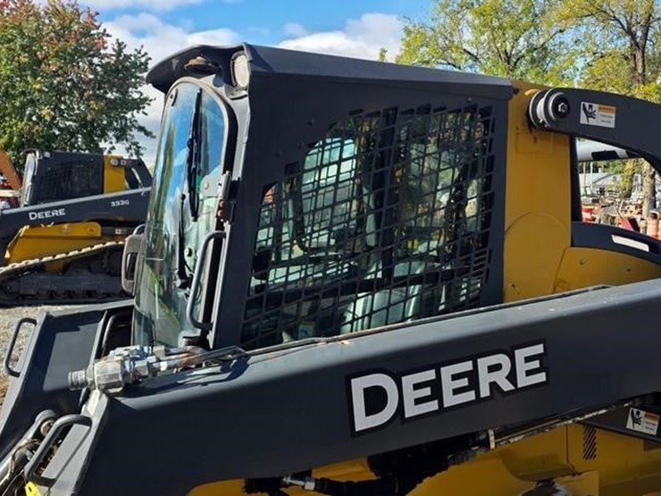 2015-deere-326e-image-31