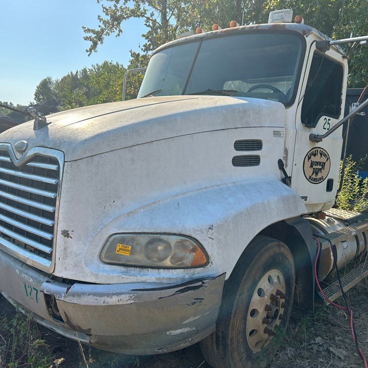 #10581 • 2006 Mack CXN613 Daycab S/A Truck Tractor 1M1AK06Y36N008620 INV#10581