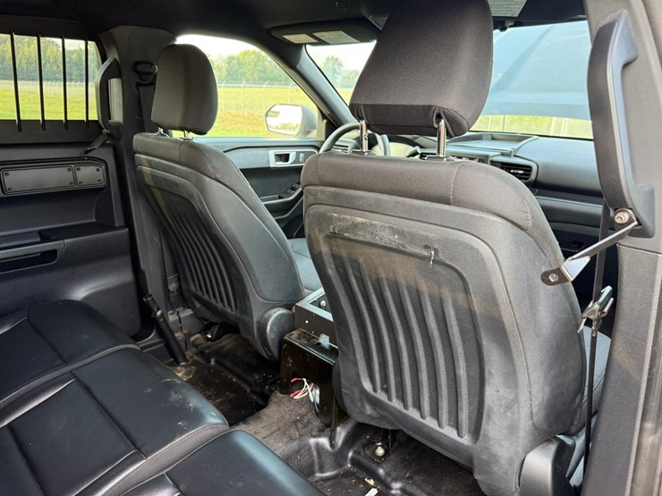 2020-ford-explorer-image-39