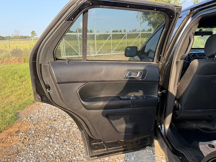 2018-ford-explorer-image-45