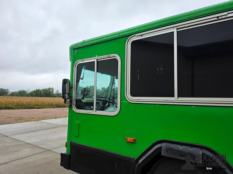 2000-gillig-party-bus-image-12