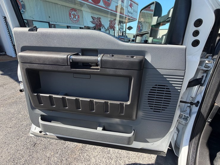 2014-ford-f550-image-25