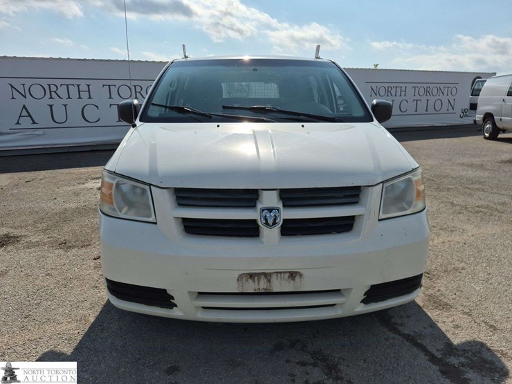 2010-dodge-grand-caravan-image-2