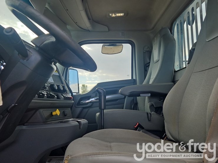2017-kenworth-t880-image-50