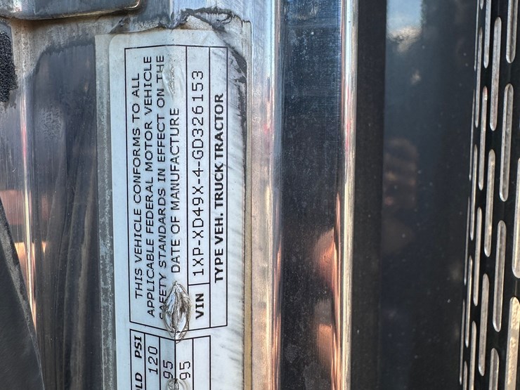 2016-peterbilt-389-image-12