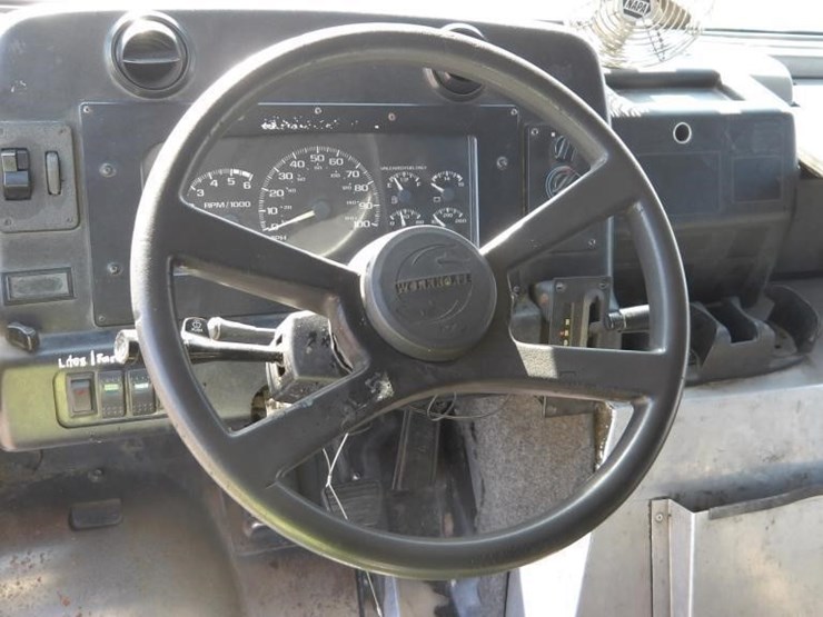 2002-workhorse-p42-image-19