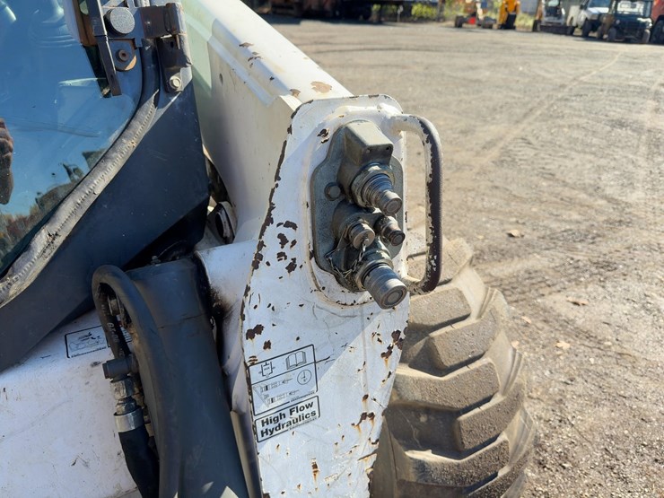 2016-bobcat-s850-image-11
