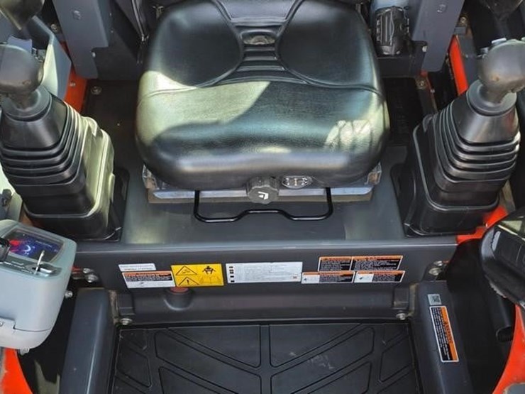 2025-kubota-ssv75-image-42