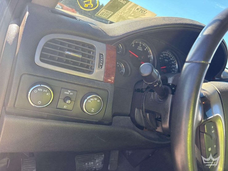 2009-chevrolet-avalanche-4x4-crew-cab-pickup-truck-image-12
