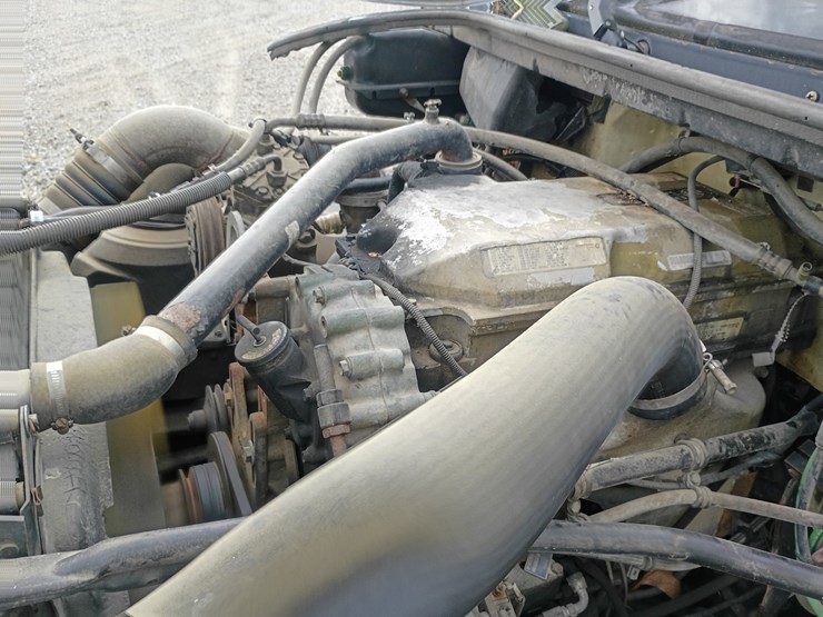 2003-freightliner-fl106-image-18
