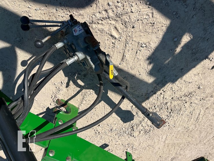 buhler-595-loader-&-bucket-image-8