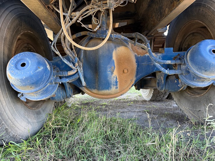 1990-peterbilt-357-image-8