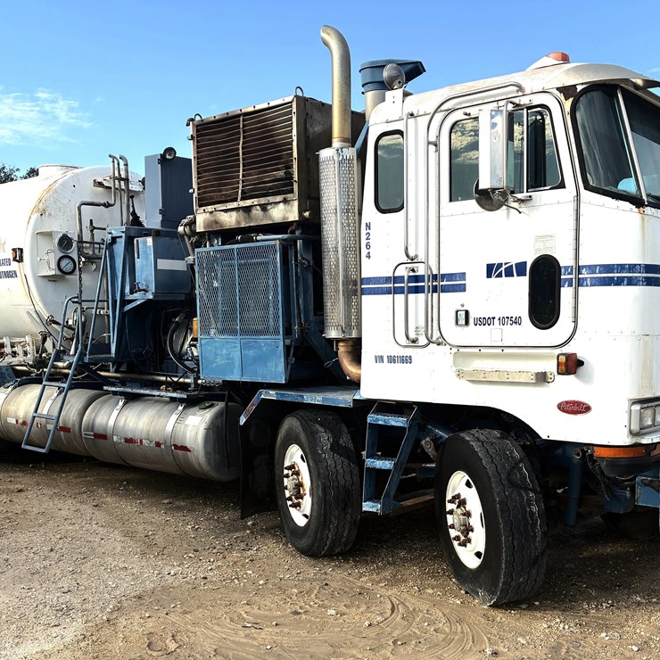 2001 PETERBILT 362