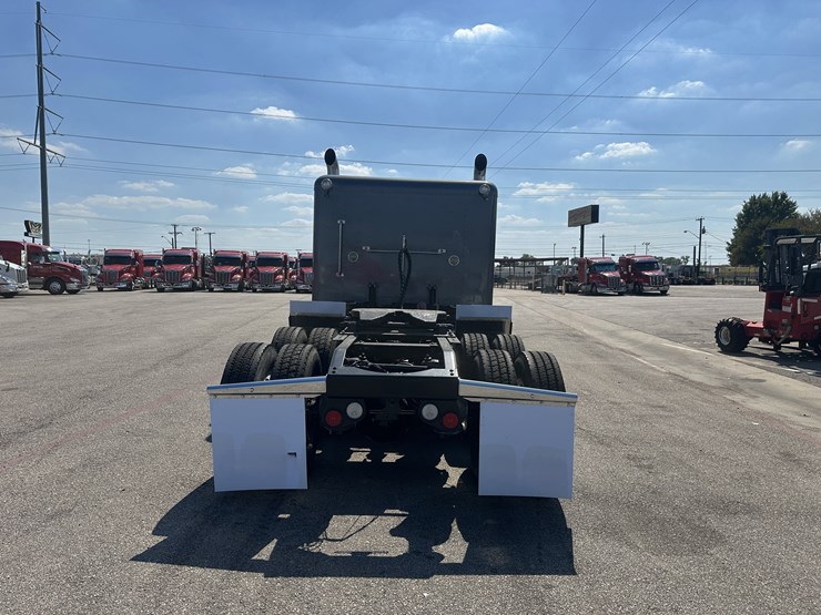 2016-peterbilt-389-image-5