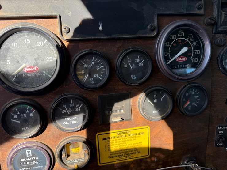 1999-peterbilt-379-image-4