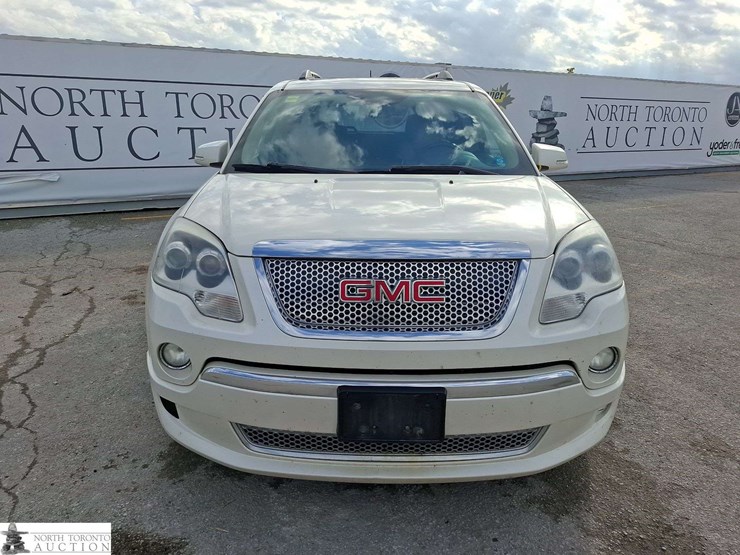 2011-gmc-acadia-image-2