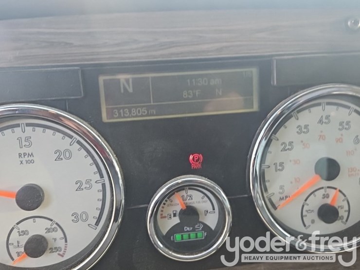 2019-freightliner-122sd-image-35
