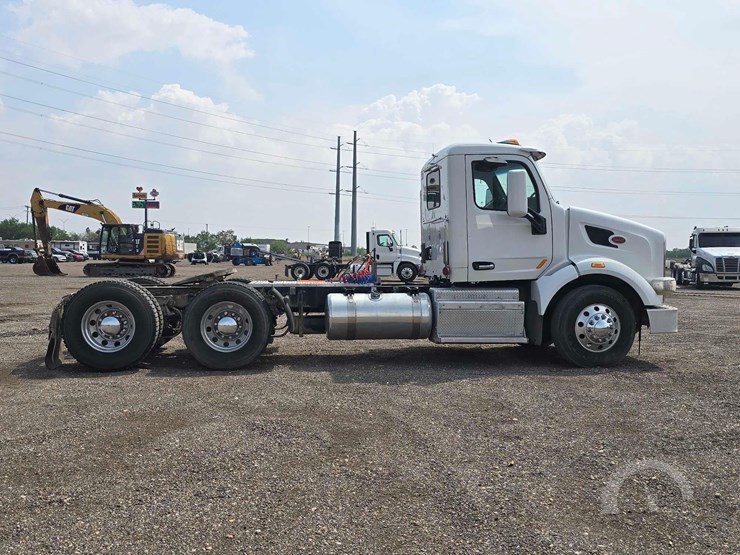 2017-peterbilt-567-image-6