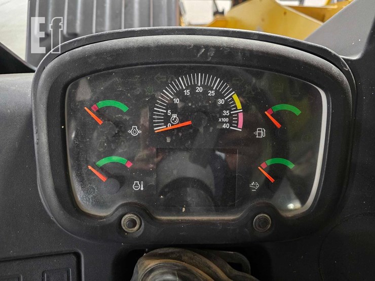 2018-caterpillar-tl1055d-image-16