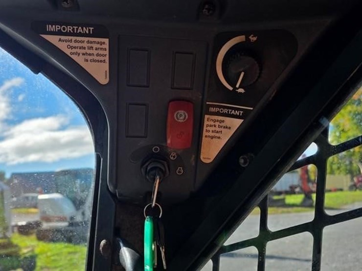 2015-deere-326e-image-47