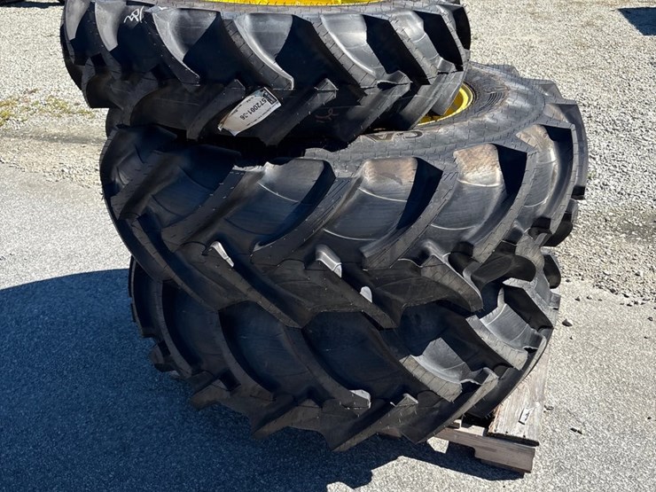 #1070-•-john-deere-r1-ag-tires-with-rims-image-3