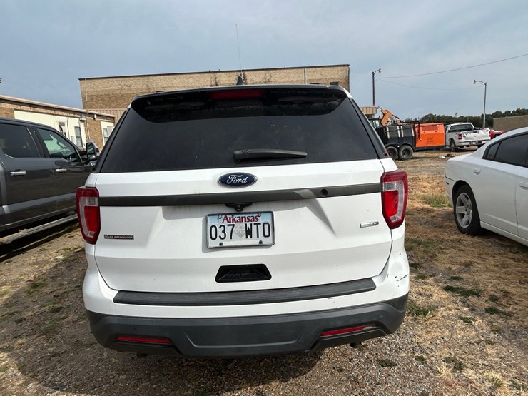 2018-ford-explorer-image-10
